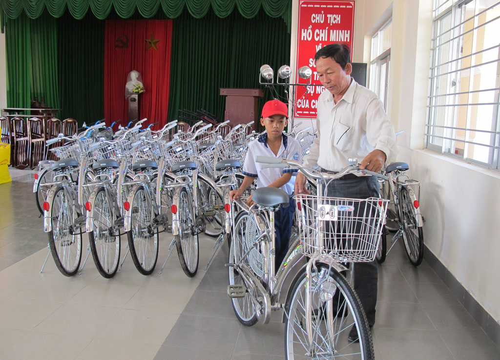 Huy động sức dân chăm lo cho dân